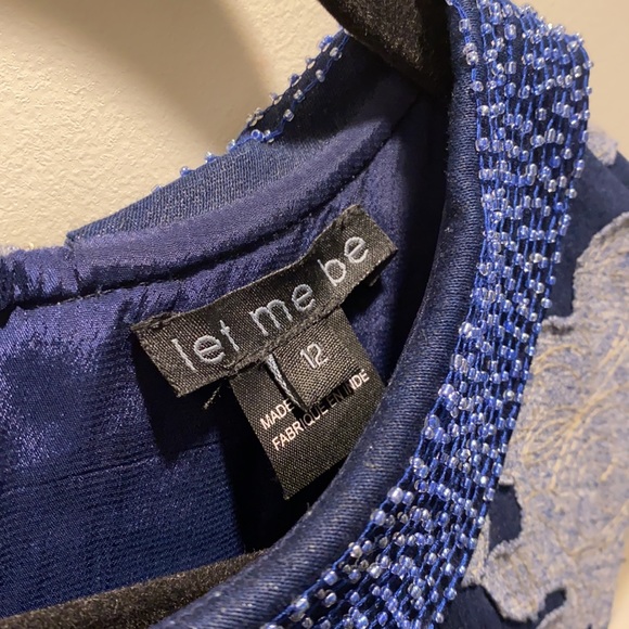 Blue appliqué dress with beaded collar - Picture 3 of 7